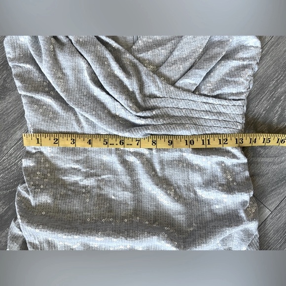Jessica Simpson Gray Sequined Cap Sleeve Faux Wrap Surplice Dress. Size 6 - Picture 12 of 13